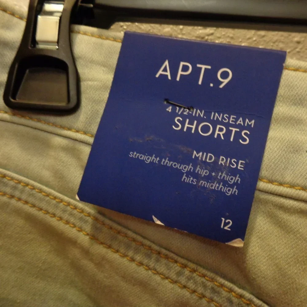 Apt. 9 Women's Jean Denim Shorts  Mid Rise  Size 12 NWT